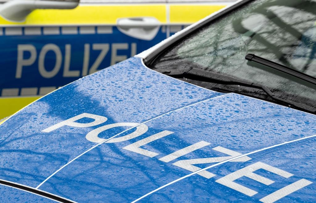 Betrunken Von Polizei Nach Hause Gebracht Kosten Von Polizei heimgebracht: Betrunkener nimmt Abkürzung über Bahngleise