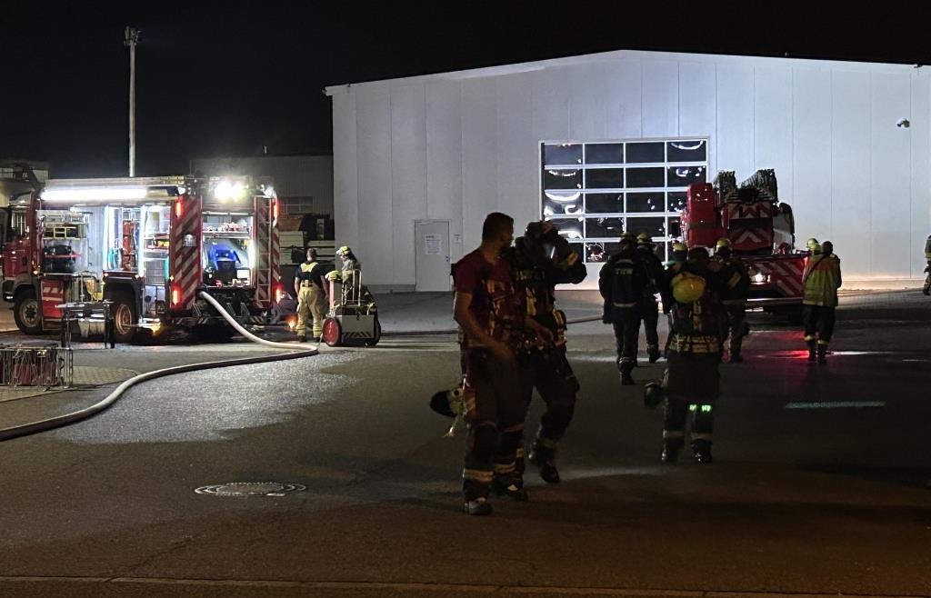 Lagerhalle in Regensburg steht in Vollbrand: Alle Infos im Liveblog