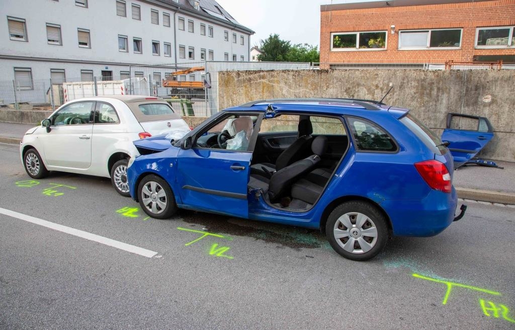 Four Injured in Multi-Vehicle Crash in Landshut